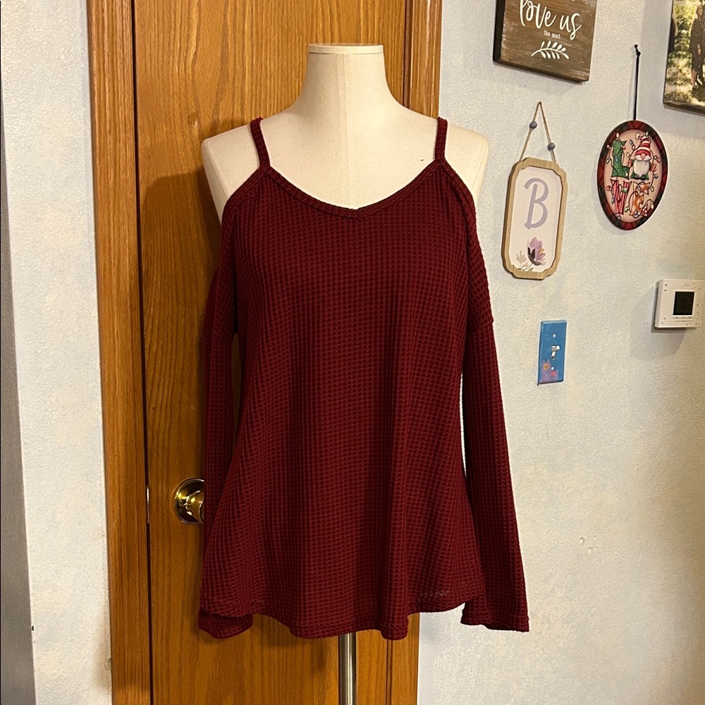 StyleWord Burgundy Cold Shoulder Top - Size Small